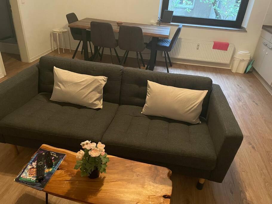 Zentrale Wohnung Direkt Am Hauptbahnhof - Bismarck Düsseldorf Exterior foto