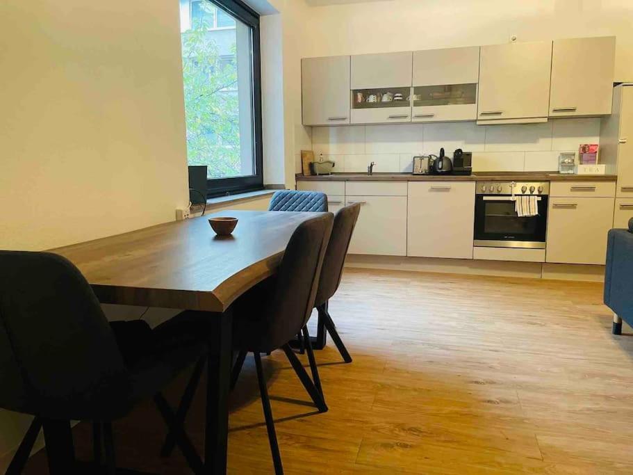 Zentrale Wohnung Direkt Am Hauptbahnhof - Bismarck Düsseldorf Exterior foto