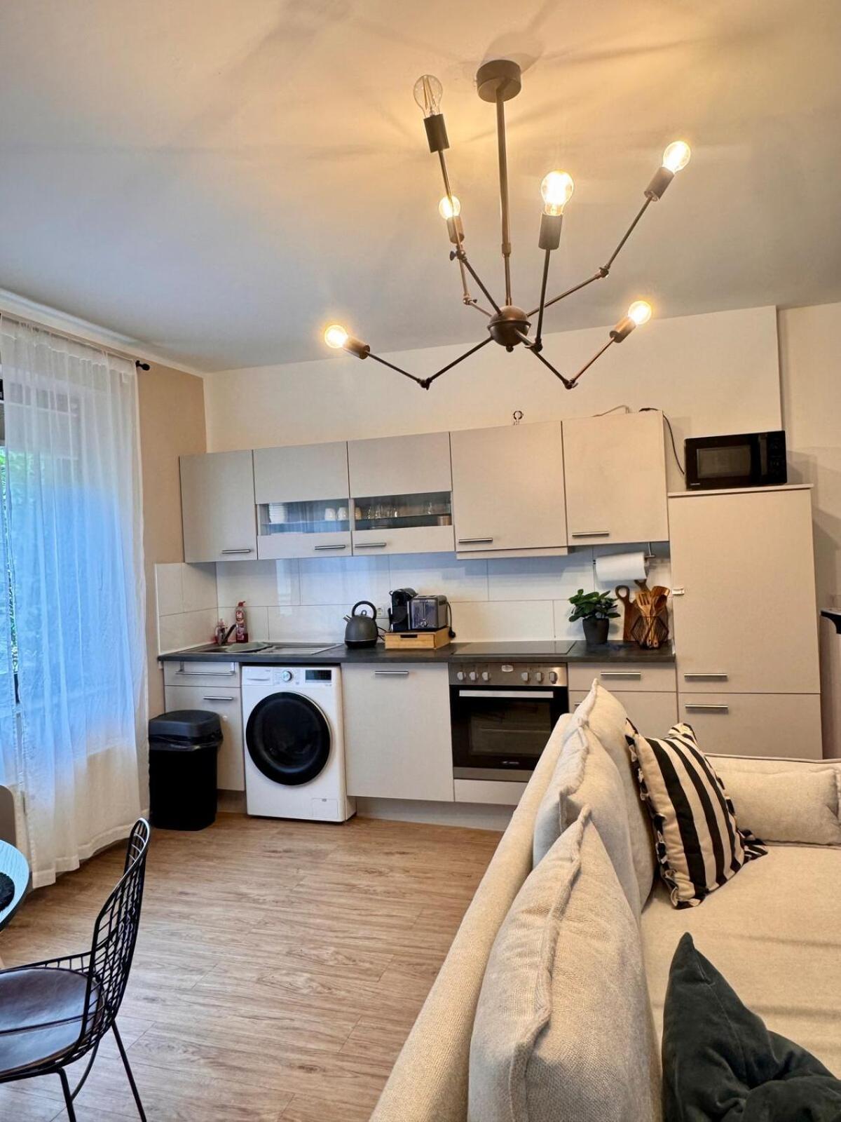 Zentrale Wohnung Direkt Am Hauptbahnhof - Bismarck Düsseldorf Exterior foto